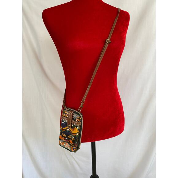 Sakroots coated canvas zip around crossbody bag with lots of pockets - Picture 2 of 9